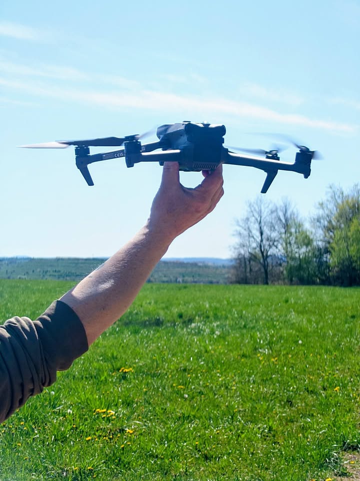 Po středeční akci jsme o víkendu nelenili a udělali jsme další krok do praxe 🚁🌱

V rámci projektu sp