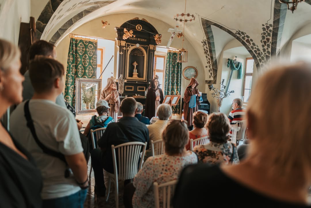 Takhle jsme si užili barokní festival na Zámek Rochlov  v minulém roce. Do Baroko na Bylinkovém pans